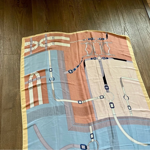 Elegant Multicolor Scarf with Belt Design 36/70 inch - Picture 7 of 11